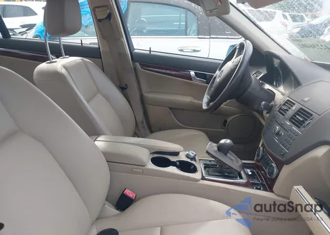 2010 Mercedes-Benz C 300 Luxury/Sport из США, поврежденный, VIN WDDGF5EB8AR095480